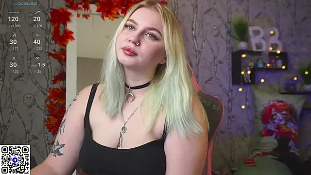 Moon Valkyrie online show from 10/13/25, 09:33