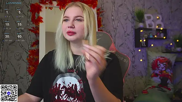 Moon Valkyrie online show from 10/12/25, 09:32