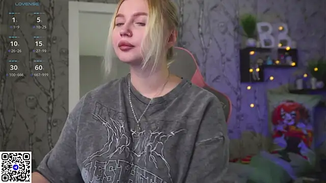 Moon Valkyrie online show from 11/19/25, 09:53