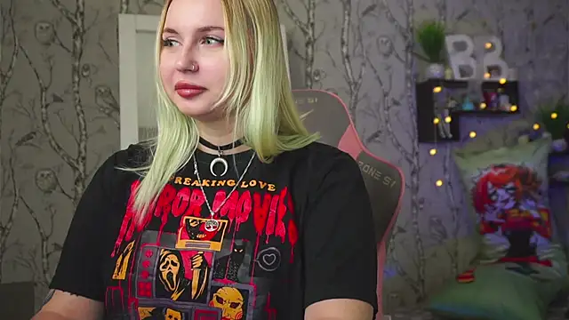 Snapshot of Moon_Valkyrie chatting on 02/03/26, 06:11 Moon Valkyrie online show from 02/03/26, 06:11