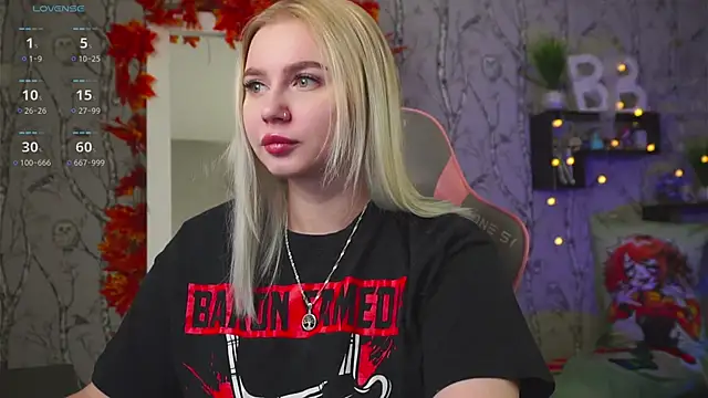 Moon Valkyrie online show from 10/06/25, 09:43