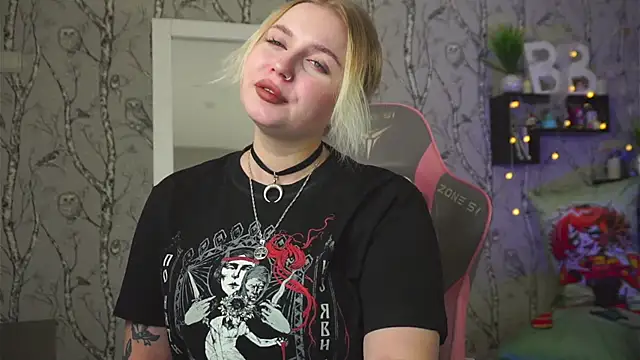 Snapshot of Moon_Valkyrie chatting on 02/06/26, 06:09 Moon Valkyrie online show from 02/06/26, 06:09