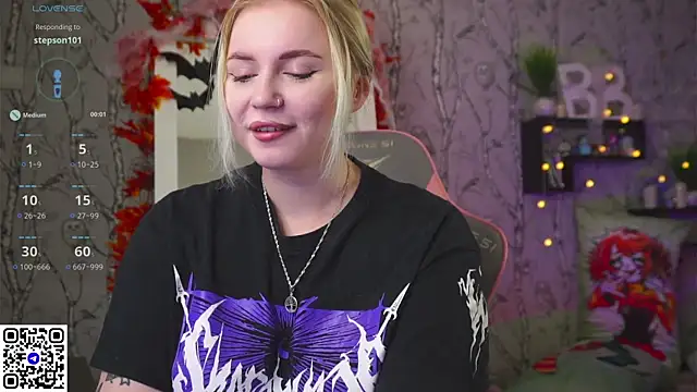 Moon Valkyrie online show from 10/27/25, 08:59