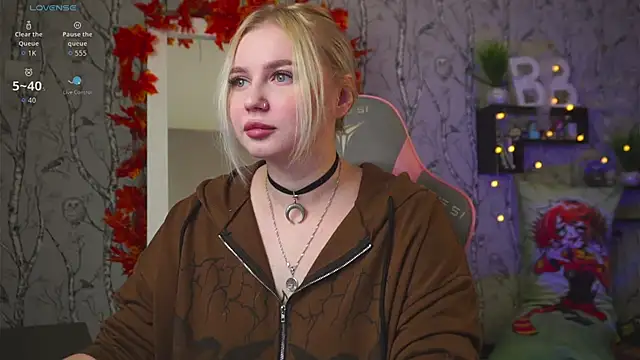 Moon Valkyrie online show from 10/10/25, 08:04