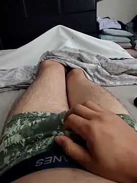 Snapshot of LuqenZo chatting on 02/10/26, 11:42 LuqenZo online show from 02/10/26, 11:42