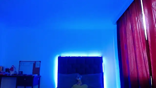 Snapshot of VALERY_MEER chatting on 04/17/26, 12:08 VALERY MEER online show from 04/17/26, 12:08