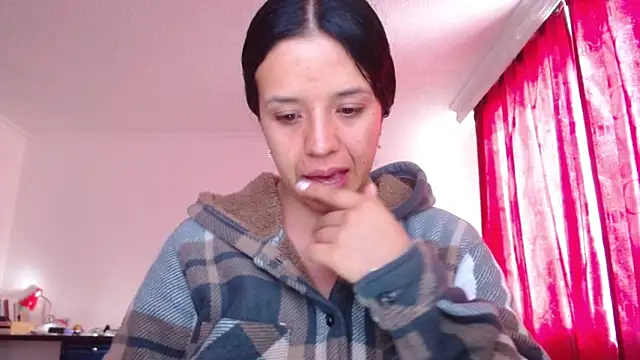 Snapshot of VALERY_MEER chatting on 06/10/26, 12:17 VALERY MEER online show from 06/10/26, 12:17
