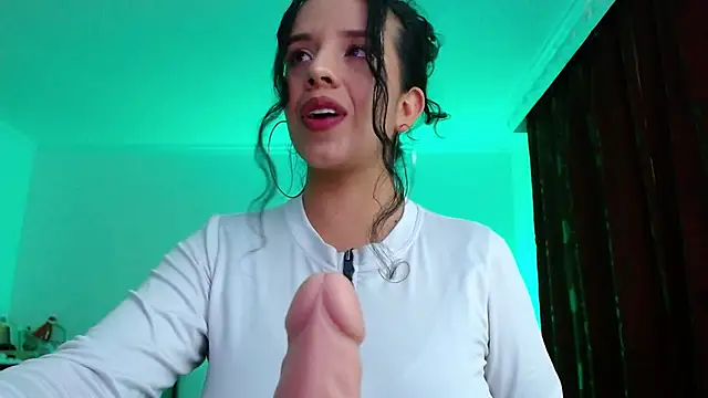 Snapshot of VALERY_MEER chatting on 06/14/26, 11:28 VALERY MEER online show from 06/14/26, 11:28