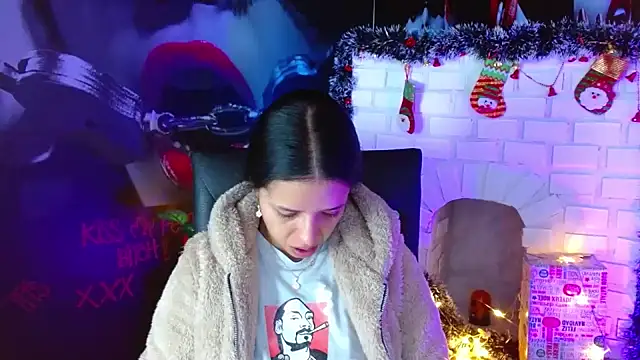 Snapshot of VALERY_MEER chatting on 12/24/24, 12:00 VALERY MEER online show from 12/24/24, 12:00