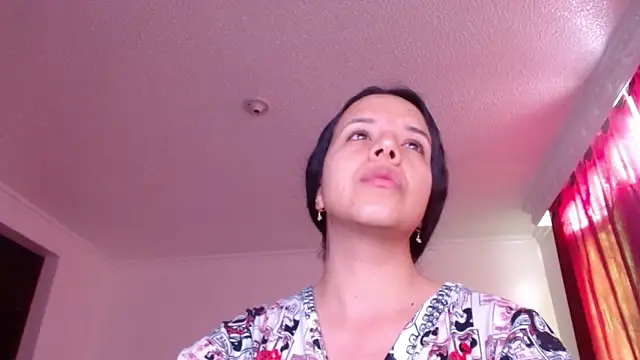Snapshot of VALERY_MEER chatting on 05/22/26, 12:03 VALERY MEER online show from 05/22/26, 12:03