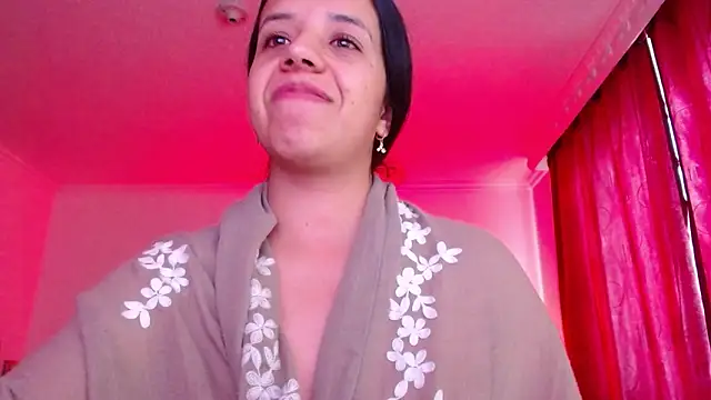 Snapshot of VALERY_MEER chatting on 04/21/26, 12:01 VALERY MEER online show from 04/21/26, 12:01