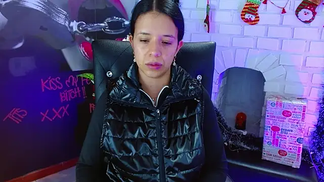 Snapshot of VALERY_MEER chatting on 12/23/24, 11:57 VALERY MEER online show from 12/23/24, 11:57