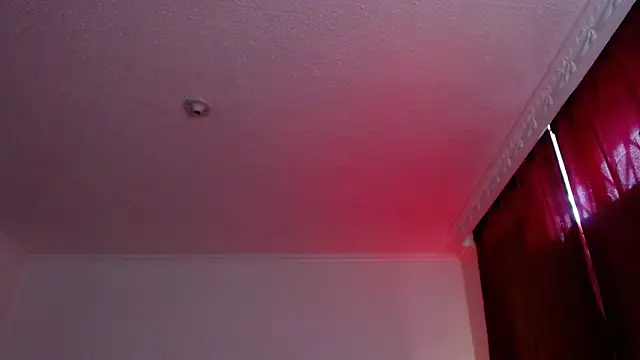 Snapshot of VALERY_MEER chatting on 05/19/26, 11:50 VALERY MEER online show from 05/19/26, 11:50