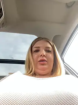 Snapshot of OdriOlsens chatting on 03/15/25, 01:40 OdriOlsens online show from 03/15/25, 01:40