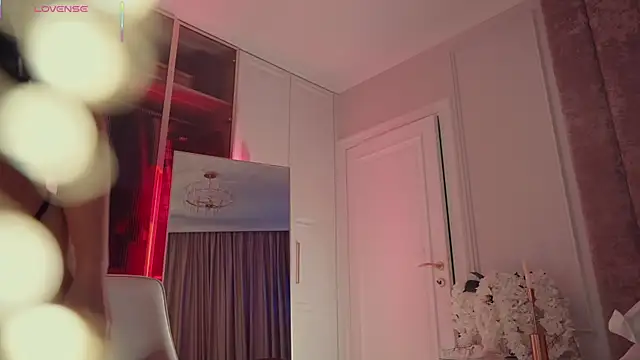 MilaDYstarlight online show from 10/21/25, 09:14