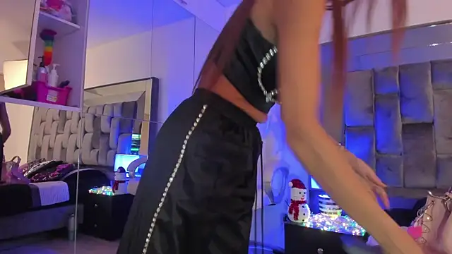 zinnia mosley online show from 12/15/25, 11:27