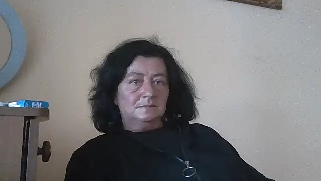 Snapshot of GypsiQueen2 chatting on 06/13/26, 05:22 GypsiQueen2 online show from 06/13/26, 05:22