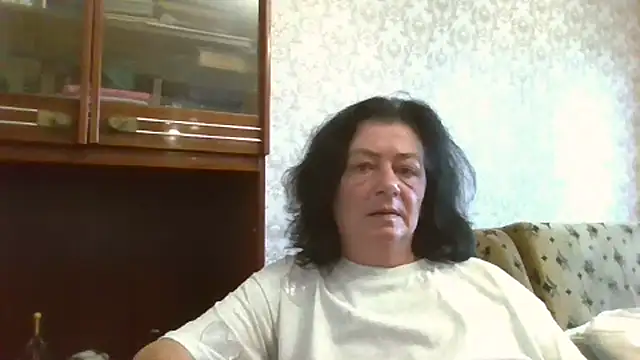 Snapshot of GypsiQueen2 chatting on 07/02/26, 03:23 GypsiQueen2 online show from 07/02/26, 03:23