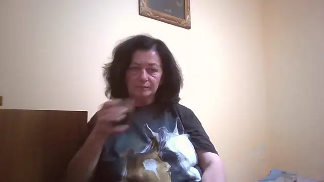 Snapshot of GypsiQueen2 chatting on 06/07/26, 06:46 GypsiQueen2 online show from 06/07/26, 06:46