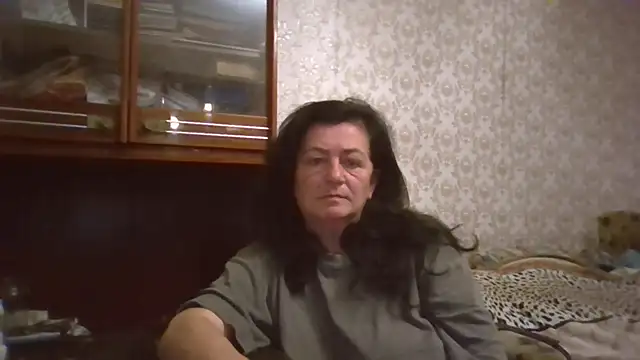 GypsiQueen2 online show from 11/15/25, 04:00