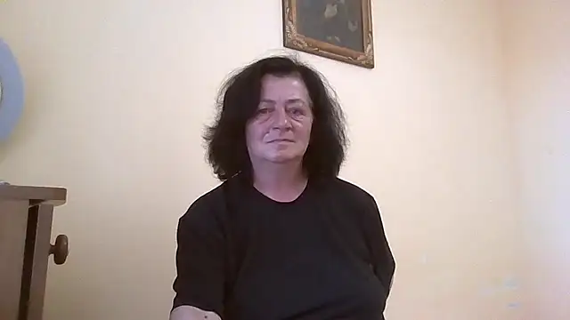 Snapshot of GypsiQueen2 chatting on 06/18/26, 05:18 GypsiQueen2 online show from 06/18/26, 05:18