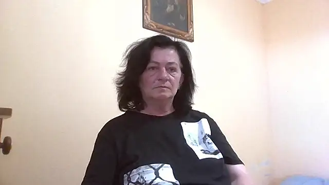 Snapshot of GypsiQueen2 chatting on 06/17/26, 05:23 GypsiQueen2 online show from 06/17/26, 05:23