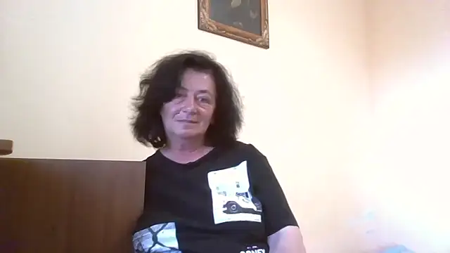 Snapshot of GypsiQueen2 chatting on 06/11/26, 05:43 GypsiQueen2 online show from 06/11/26, 05:43