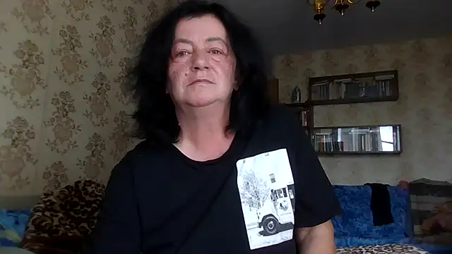 Snapshot of GypsiQueen2 chatting on 07/21/26, 01:23 GypsiQueen2 online show from 07/21/26, 01:23