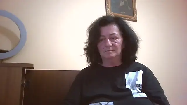Snapshot of GypsiQueen2 chatting on 06/06/26, 06:13 GypsiQueen2 online show from 06/06/26, 06:13