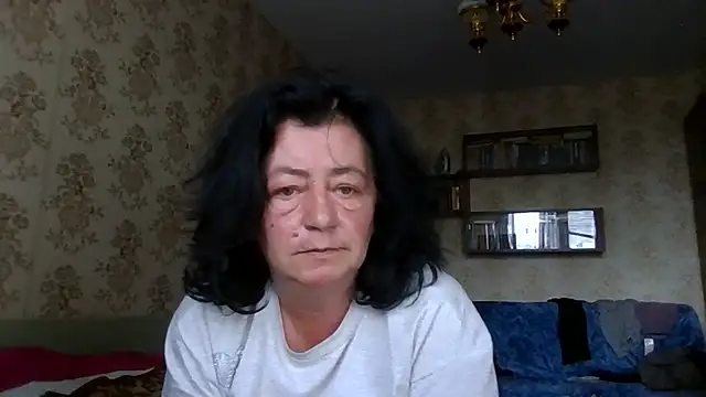 Snapshot of GypsiQueen2 chatting on 07/20/26, 06:10 GypsiQueen2 online show from 07/20/26, 06:10