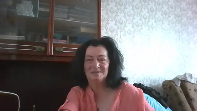 Snapshot of GypsiQueen2 chatting on 07/04/26, 07:04 GypsiQueen2 online show from 07/04/26, 07:04