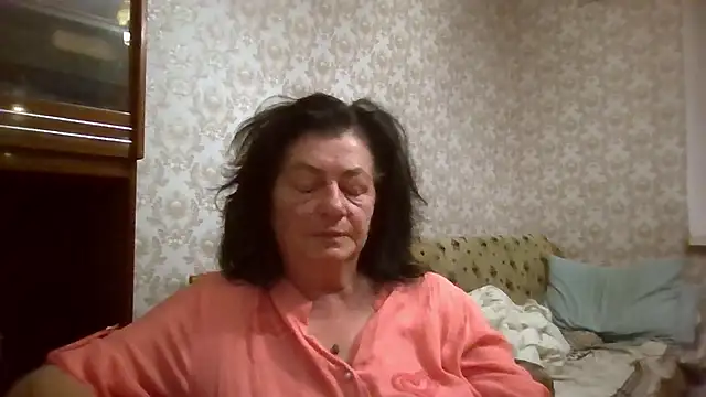 Snapshot of GypsiQueen2 chatting on 06/27/26, 12:38 GypsiQueen2 online show from 06/27/26, 12:38