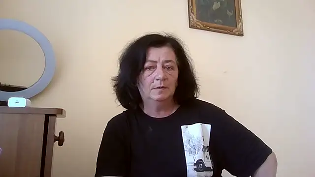 Snapshot of GypsiQueen2 chatting on 06/21/26, 01:28 GypsiQueen2 online show from 06/21/26, 01:28
