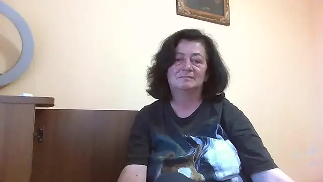 Snapshot of GypsiQueen2 chatting on 06/15/26, 06:18 GypsiQueen2 online show from 06/15/26, 06:18
