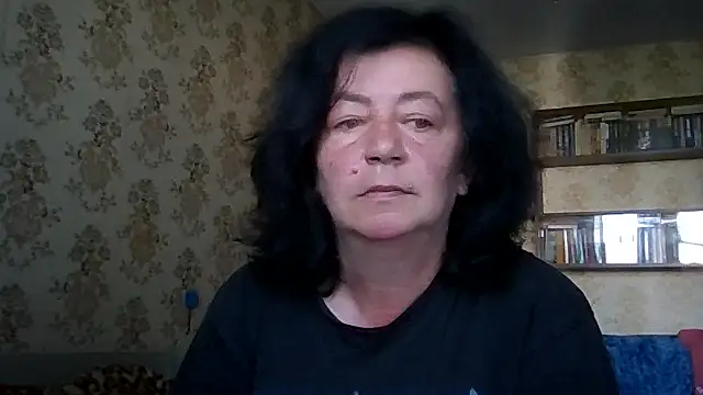 Snapshot of GypsiQueen2 chatting on 07/17/26, 06:43 GypsiQueen2 online show from 07/17/26, 06:43