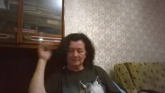 Snapshot of GypsiQueen2 chatting on 07/04/26, 07:29 GypsiQueen2 online show from 07/04/26, 07:29