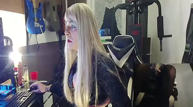 Daniela42TV online show from 12/12/24, 09:04