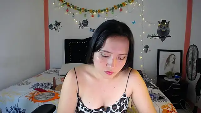 Snapshot of naughty_girl_4u chatting on 03/20/25, 06:53 naughty girl 4u online show from 03/20/25, 06:53