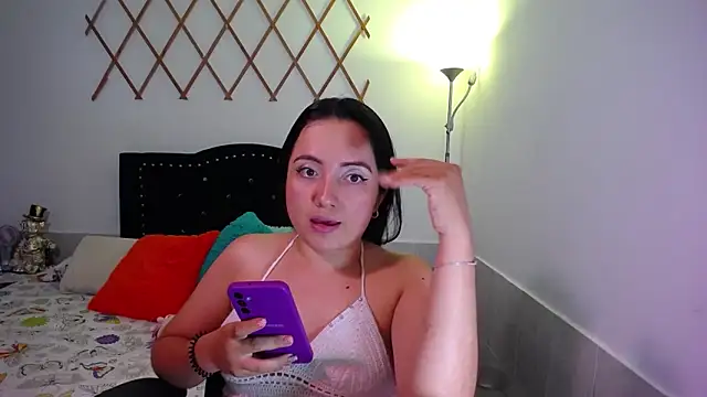 Snapshot of naughty_girl_4u chatting on 10/17/25, 05:59 naughty girl 4u online show from 10/17/25, 05:59