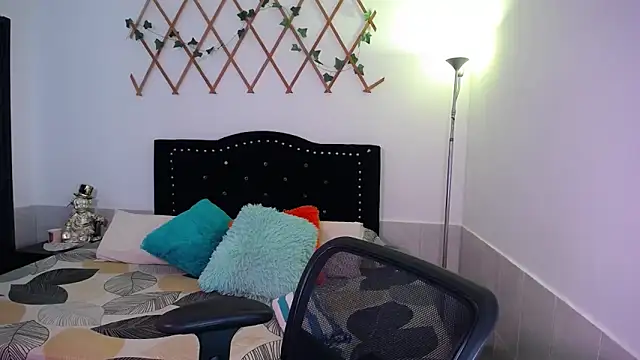 naughty girl 4u online show from 10/30/25, 03:53