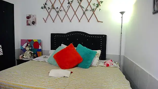 naughty girl 4u online show from 05/17/26, 08:42