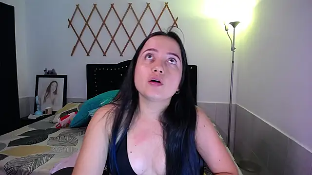 Snapshot of naughty_girl_4u chatting on 09/18/25, 08:23 naughty girl 4u online show from 09/18/25, 08:23
