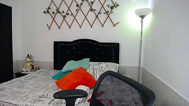 naughty girl 4u online show from 02/12/26, 07:57