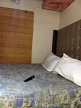 Snapshot of Aaaliyah445 chatting on 10/21/25, 06:29 Aaaliyah445 online show from 10/21/25, 06:29