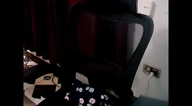 Snapshot of makemefallin chatting on 01/04/25, 01:42 makemefallin online show from 01/04/25, 01:42