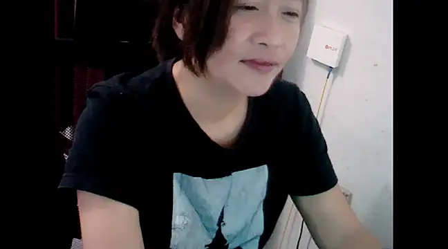 Snapshot of makemefallin chatting on 12/19/24, 02:13 makemefallin online show from 12/19/24, 02:13