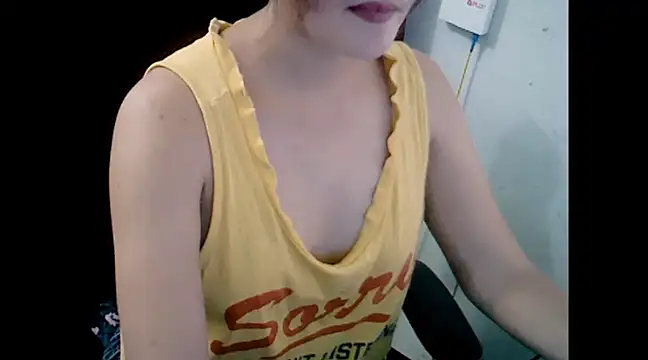 Snapshot of makemefallin chatting on 01/21/25, 01:32 makemefallin online show from 01/21/25, 01:32