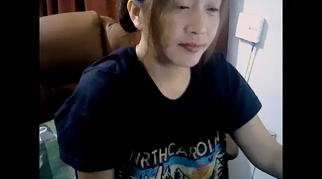 Snapshot of makemefallin chatting on 03/12/25, 01:40 makemefallin online show from 03/12/25, 01:40