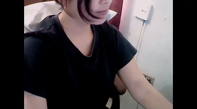 Snapshot of makemefallin chatting on 01/30/25, 02:38 makemefallin online show from 01/30/25, 02:38