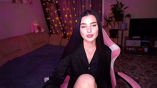   Malika   online show from 11/28/25, 04:29